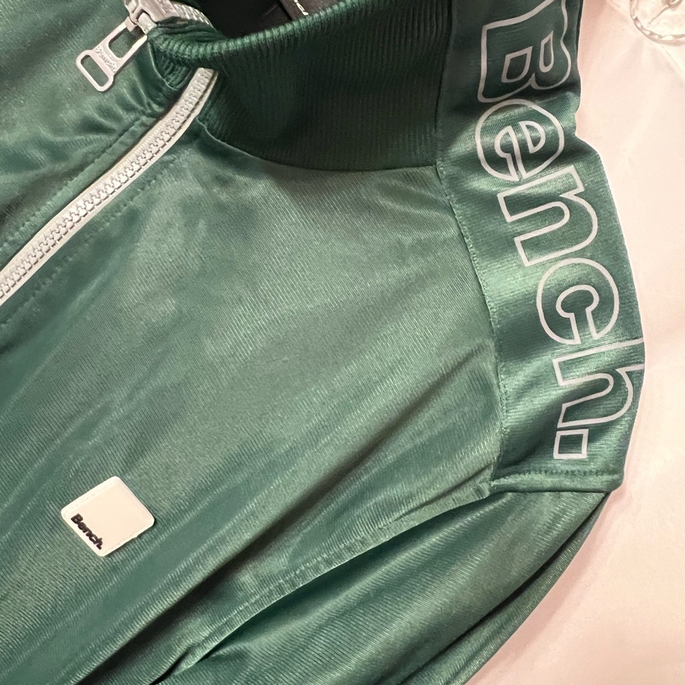 Bench mens zip up sweater. Green size L. New without tag